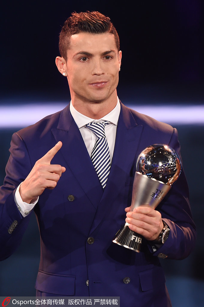 足球报：海港有意杨希，徐彬留洋仍存不确定，西海岸资金有困