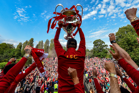 幸福甜蜜，高准翼爱人社媒分享婚纱照拍摄花絮（高准翼爱人社交平台晒婚纱照花絮，甜蜜满满）