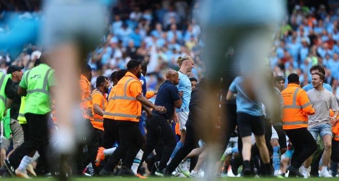 詹姆斯关键三分绝杀比赛（詹姆斯压哨三分绝杀定胜局）