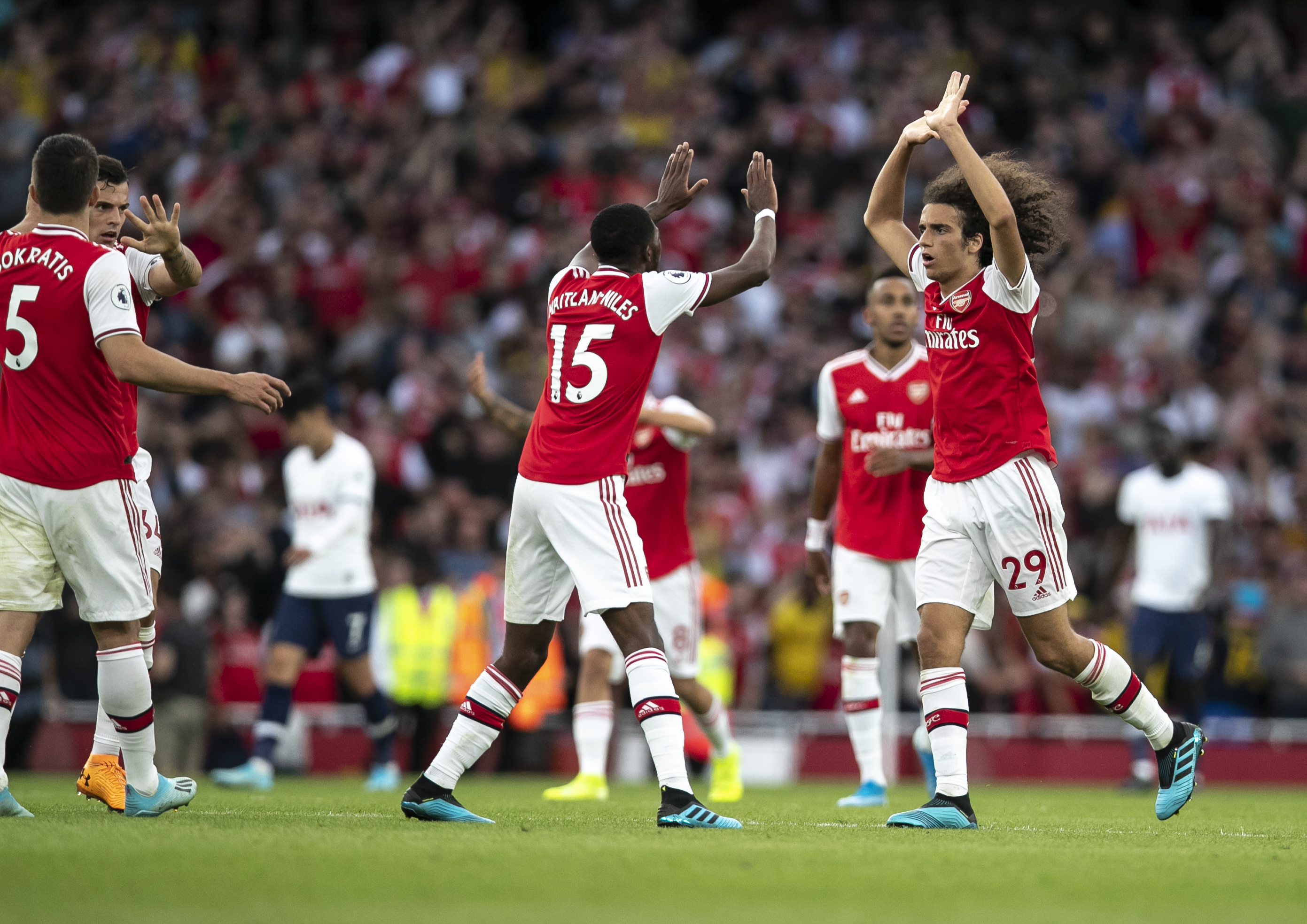 队报：姆巴佩疼痛剧烈仍在尝试合练，但出战曼城希望渺茫（队报称：姆巴佩伤痛难忍仍随队合练，出战曼城几乎无望）