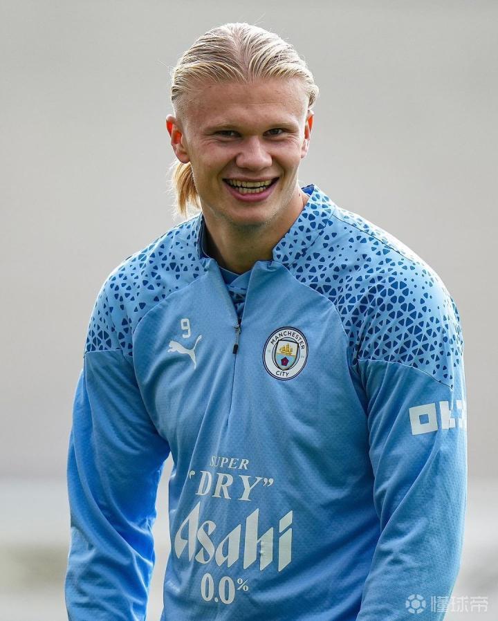 卢克·肖迎曼联生涯300场里程碑！前299场4球30助攻（卢克·肖达成曼联300场里程碑：前299战贡献4球30助攻）