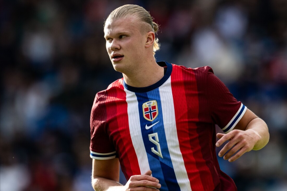 环球足球奖年度最佳教练候选：恩里克、斯洛特、弗里克在列（恩里克、斯洛特、弗里克入围环球足球奖年度最佳教练候选）