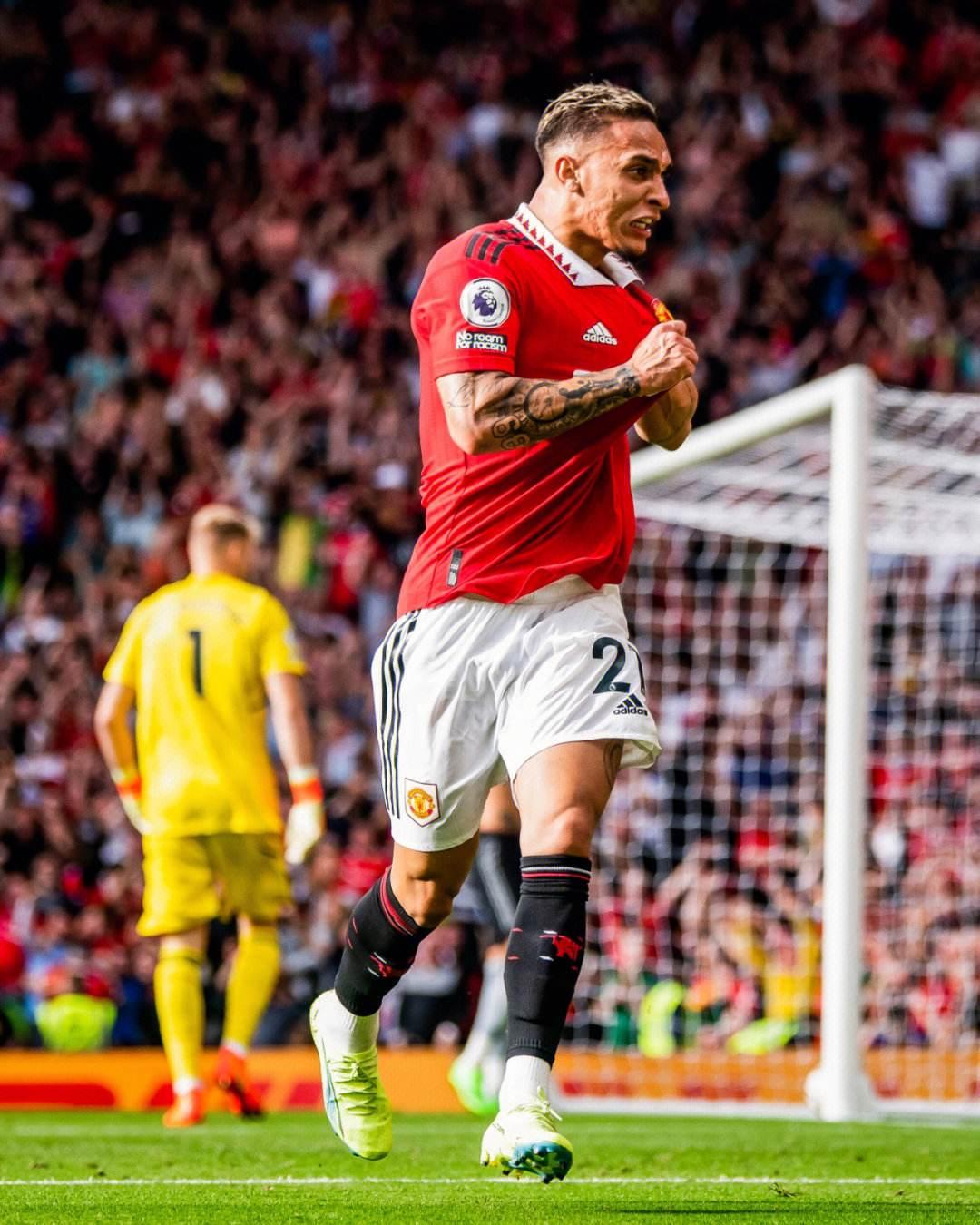 追梦将比肩库里，成为唯二代表勇士出战900场常规赛的球员（追梦将与库里并肩，成勇士队史仅两位常规赛出战900场的球员）