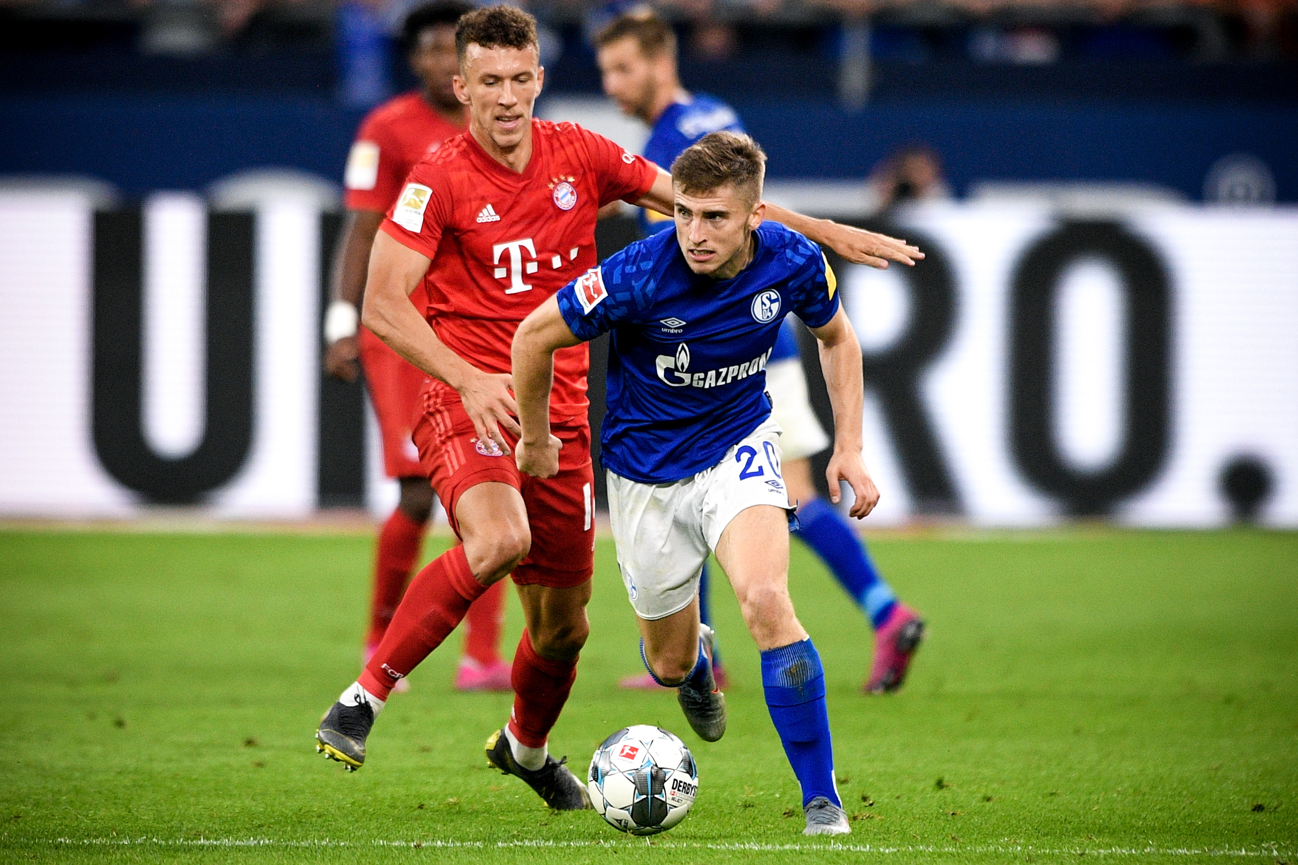 卡卢卢：在我们所处的环境里，无论输赢都没时间开心或是沮丧（卡卢卢：在这种环境下，我们无暇为胜败欢喜或沮丧）