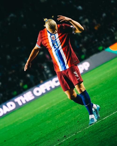 丰塞卡：谢尔基需改善防守态度，以适应曼城的战术纪律（丰塞卡：谢尔基需加强防守意识，方能融入曼城的战术纪律）