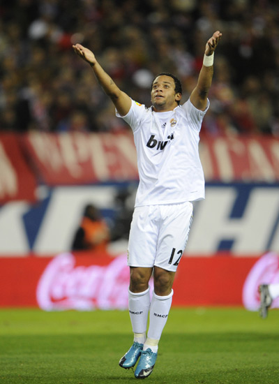 雅虎：有消息称一家中国俱乐部向拉斐尔开出很丰厚的合同报价（雅虎称一支中国俱乐部向拉斐尔提供高薪合约）