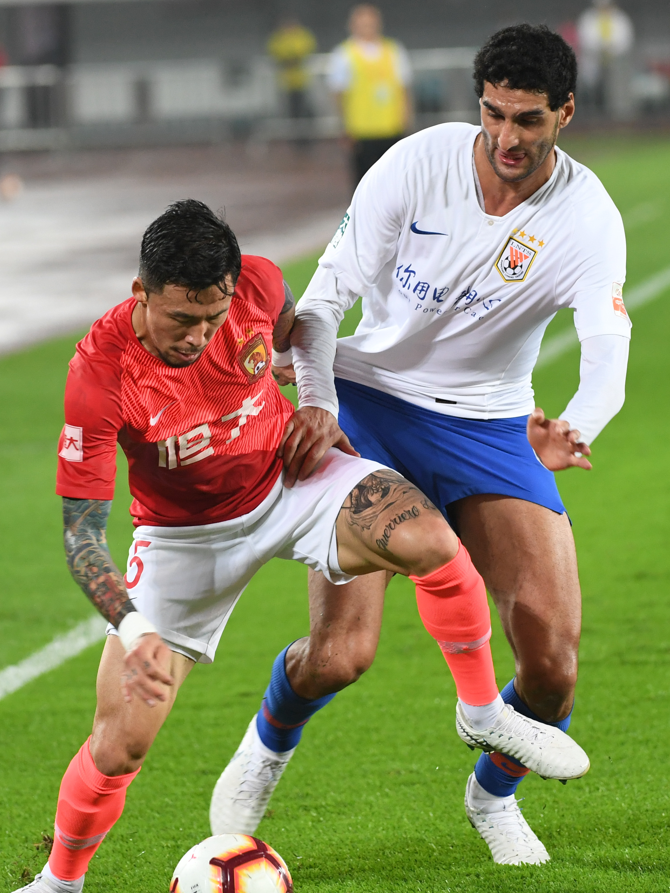 表现不稳，世体：巴萨对巴尔德和孔德当前展现的水平感到担忧（状态起伏，世体：巴萨担忧巴尔德与孔德当下的竞技水平）