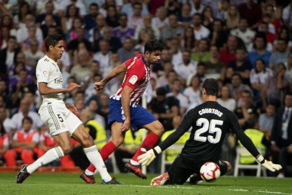 泰州常规赛阶段曾0-4负于南通，而决赛泰州点球战胜南通夺冠（常规赛0-4负南通，泰州决赛点球逆袭夺冠）