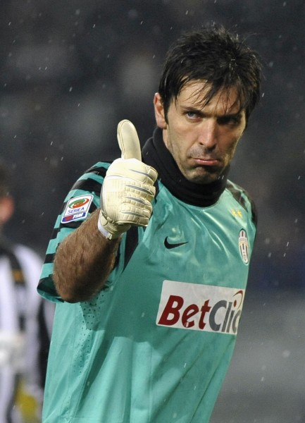 法国队11月大名单：姆巴佩领衔，坎特、谢尔基在列（法国队11月名单公布：姆巴佩挂帅，坎特与谢尔基入选）