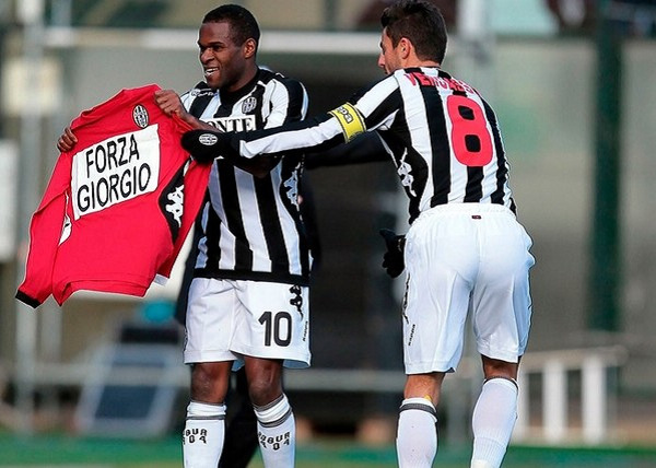 亨利批萨拉赫：此类事情不应公开谈论，我在巴萨时就没这么干（亨利抨击萨拉赫：这类事不该公开谈，效力巴萨时我从未这么做）