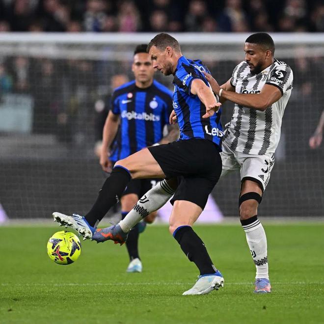 意大利女排3-0美国，晋级四强，队员疯狂庆祝，埃格努20分得分王（意大利女排直落三局横扫美国晋级四强，埃格努砍下20分荣膺得分王）