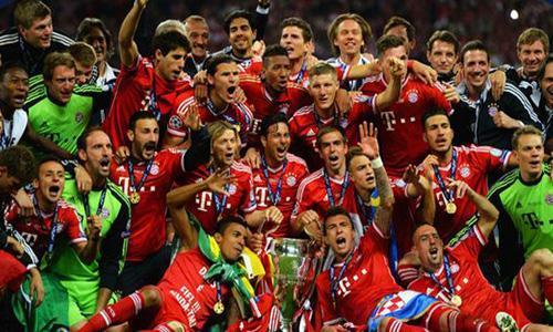 图片报：诺伊尔调整了训练流程，乌尔比希也激励着他继续（图片报：诺伊尔更新训练计划，乌尔比希持续为其打气）