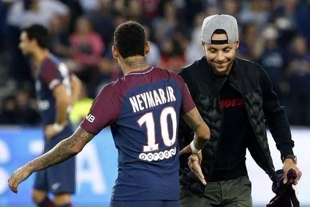 萨拉赫爆炸性言论震动利物浦，红军瞄准迪奥曼德接班！（萨拉赫重磅发声震撼安菲尔德，红军锁定迪奥曼德接班人）